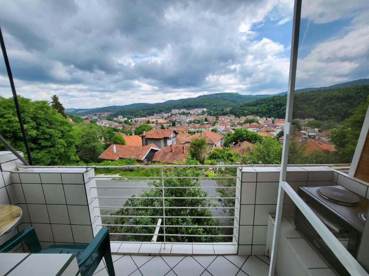 Апартамент Панорамна Гледка Trjavna Buitenkant foto